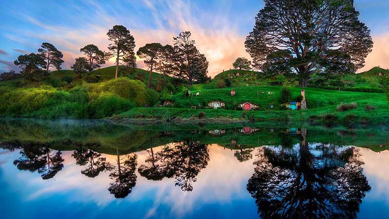 Join Auckland & Beyond Tours for a fascinating Day Tour to New Zealand’s #1 Tourist Attraction! Experience for yourself the magic of the Hobbiton Movie Set, home to the Lord of the Rings and The Hobbit film trilogies.